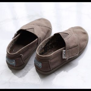 Size 5 Toms shoes